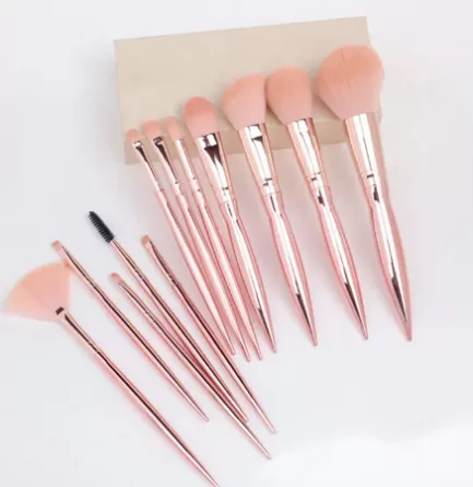 How Many Makeup Brushes Do You Need?